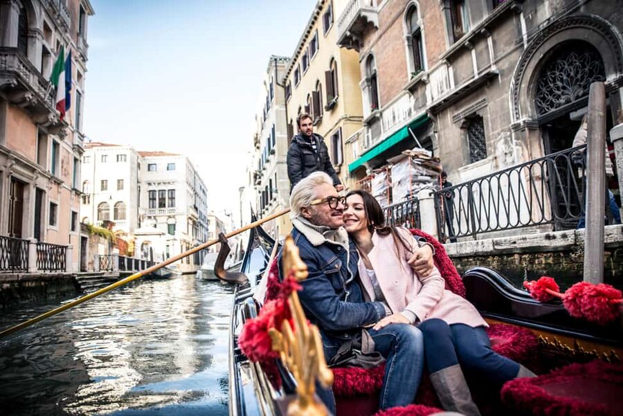 Venice: 30 minutes Enchanting Gondola Ride - Rio dell’Ovo and the approach to the Grand Canal