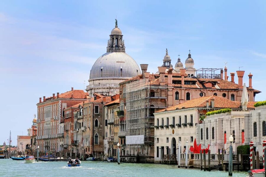 Venice: 30 minutes Enchanting Gondola Ride - Rio San Luca and the last stretch