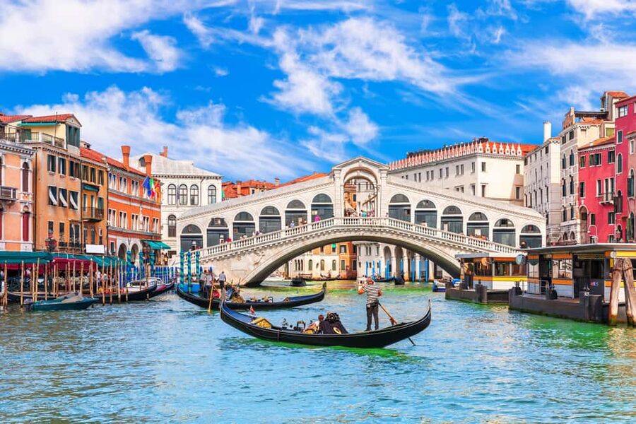 Venice: 30 minutes Enchanting Gondola Ride - Finding the meeting point behind Piazza San Marco