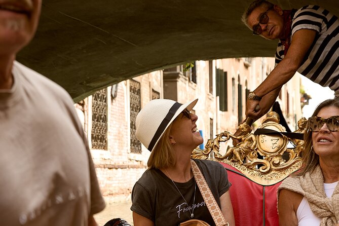 Venice Art Walking Tour with Gondola Ride - Two hours inside Doge’s Palace