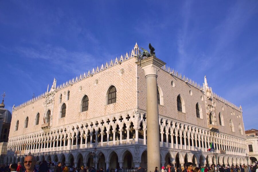 Venice: Basilica and Doge's Palace Tour with Gondola Ride - The 30-minute gondola ride
