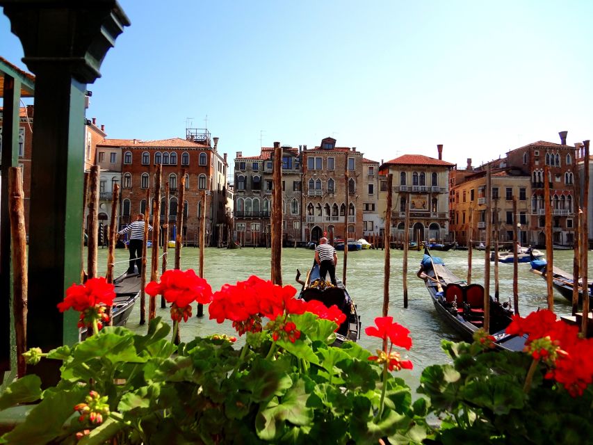 Venice: Basilica and Doge's Palace Tour with Gondola Ride - Timing, languages, and practical limits