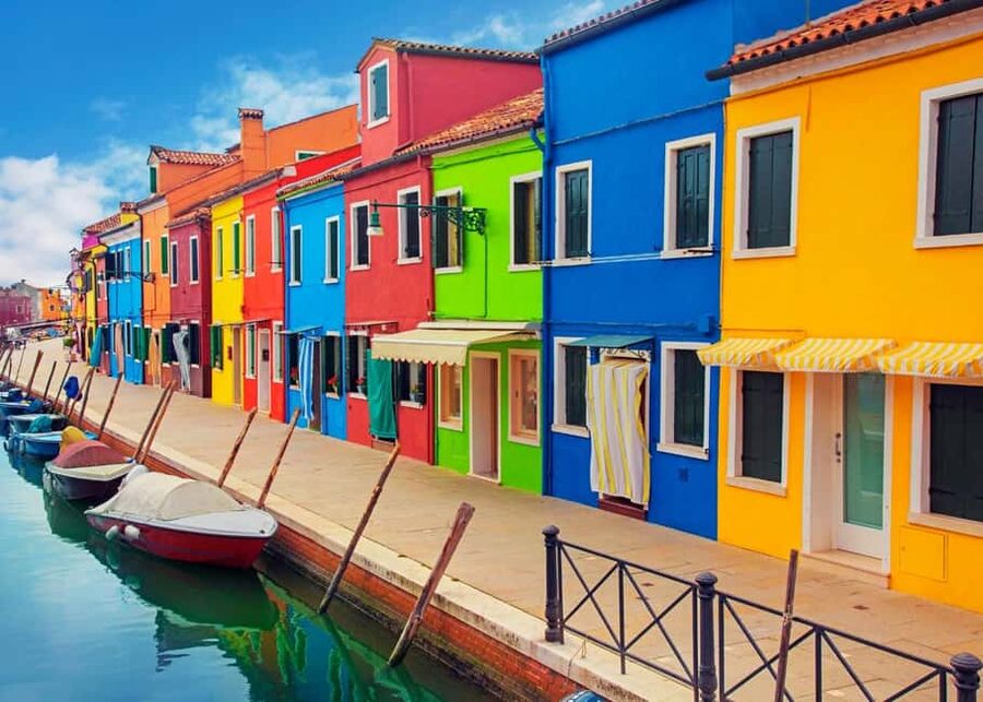 Venice: Basilica, Doge's Palace, Gondola and Lagoon Islands - Burano: bright streets after the glassworks