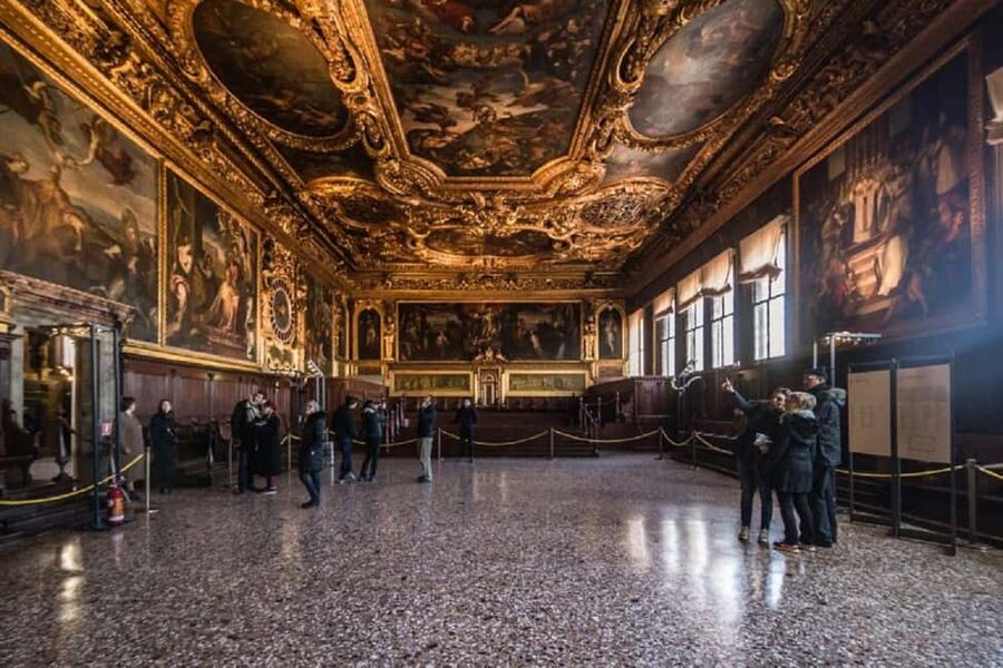 Venice: Basilica, Doge's Palace, Gondola and Lagoon Islands - What the price appears to cover