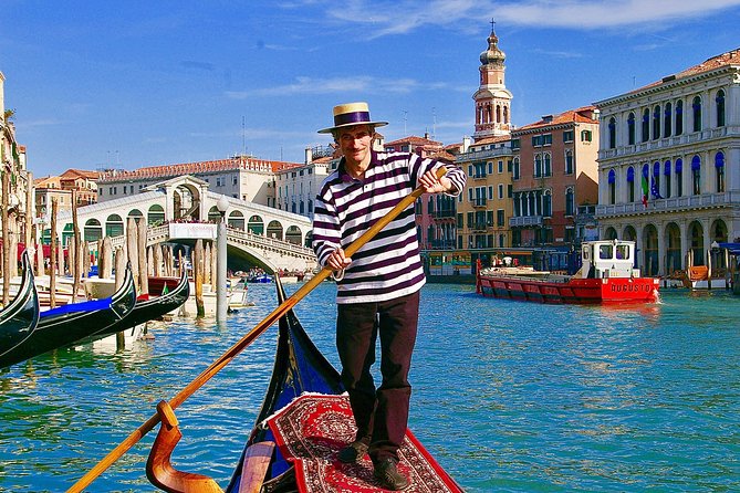 Venice: Classic 30-Minute Gondola Ride Through the Canals - The best departure time for your plans