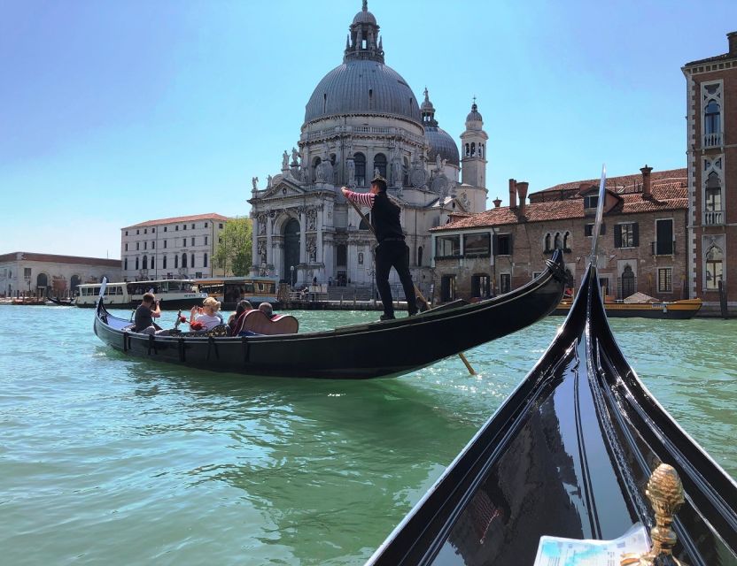 Venice Combo: Gondola, St. Mark’s Basilica Pala d'Oro option - Entering St. Mark’s Basilica with a guide
