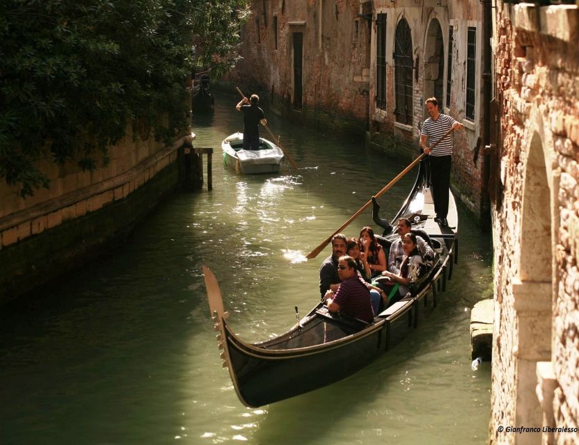 Venice Combo: Gondola, St. Mark’s Basilica Pala d'Oro option - The 30-minute shared gondola route