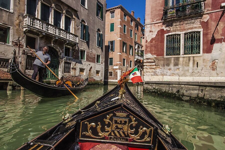 Venice: Doge's Palace and Basilica Tour with Gondola Ride - Timing, meeting points, and the risk of a missed ride