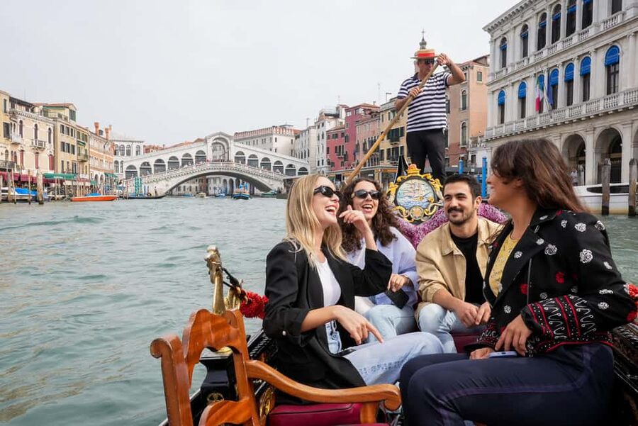 Venice: Doge's Palace and St Mark's Tour with Gondola Ride - What the $46 price really gets you