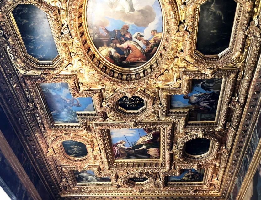 Venice: Doge's Palace Guided-Tour & Gondola Ride - Institutional Chambers, Armoury, and Dungeons