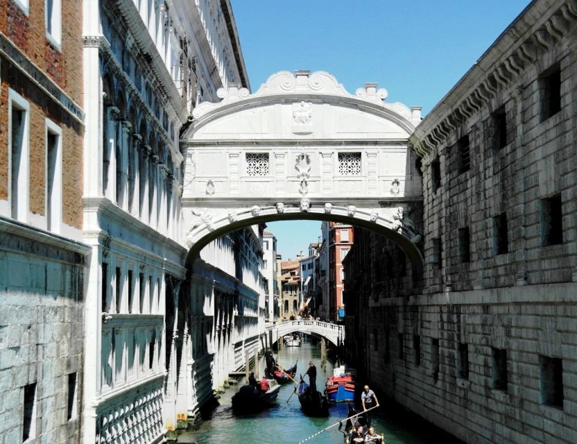 Venice: Doge's Palace Guided-Tour & Gondola Ride - Crossing the Bridge of Sighs