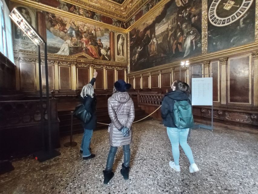 Venice: Doge's Palace Guided Tour with Optional Gondola Ride - Meeting the guide beside St. Mark’s Square