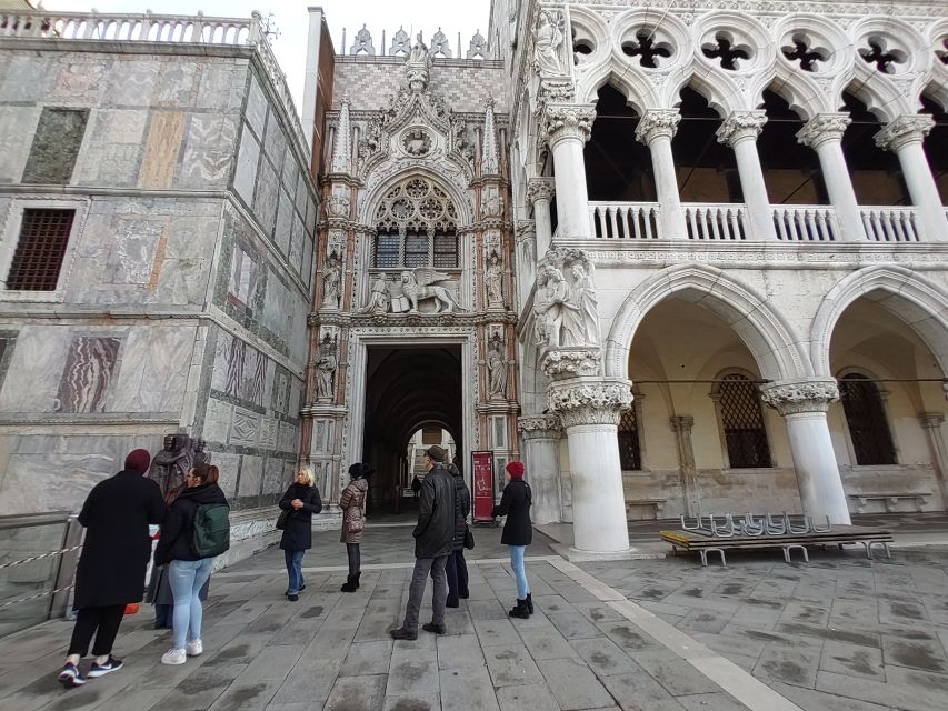 Venice: Doge's Palace Guided Tour with Optional Gondola Ride - What the 30-minute gondola ride adds