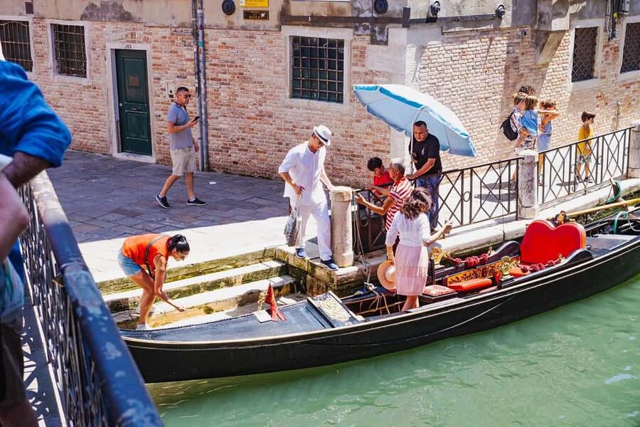 Venice: Doge's Palace Guided Tour with Optional Gondola Ride - Practical timing advice