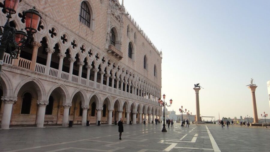 Venice: Doge's Palace with St. Mark's Basilica & Gondolas - Guide quality, group pace, and communication