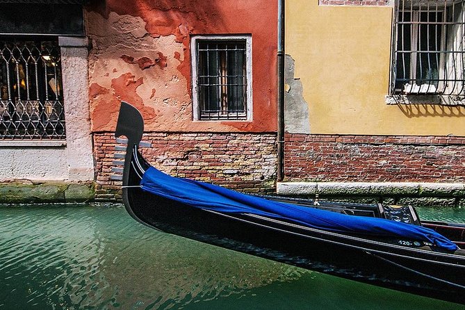 Venice Gondola Experience - What happens during the 30-minute ride