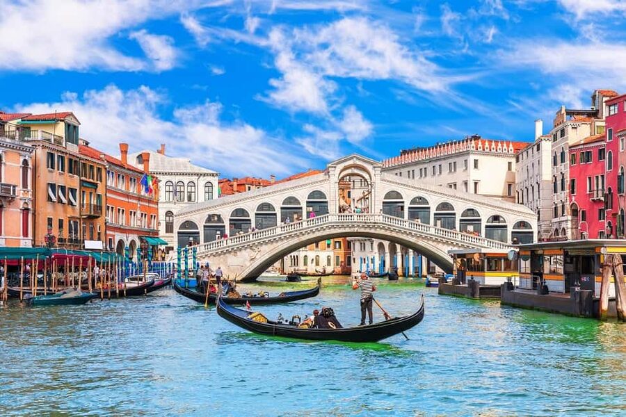 Venice: Gondola Ride Along Grand Canal and Hidden Corners - Shared gondola or private boat?