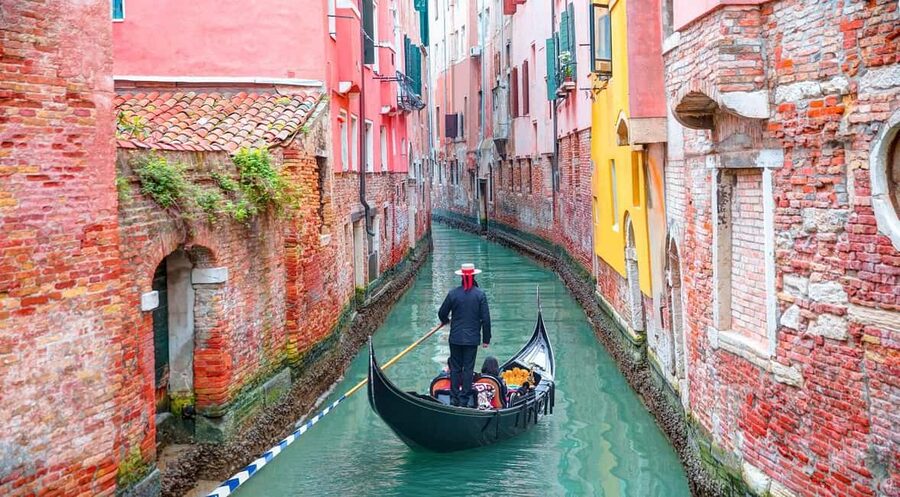Venice: Gondola Ride Along Grand Canal and Hidden Corners - Who will enjoy this gondola ride most?