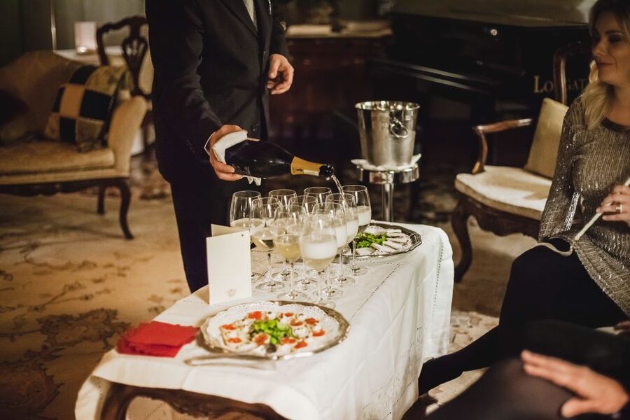 Venice: Gondola Ride and a Gala Dinner in a Venetian Palace - Meeting near the Accademia and starting the evening