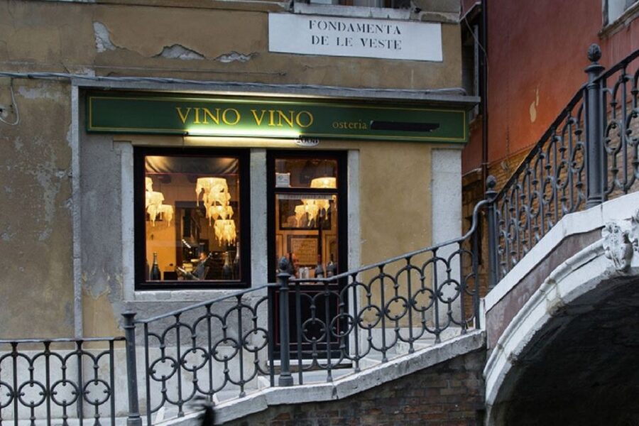 Venice: Gondola Ride and Dinner Experience - What the private gondola ride is really like