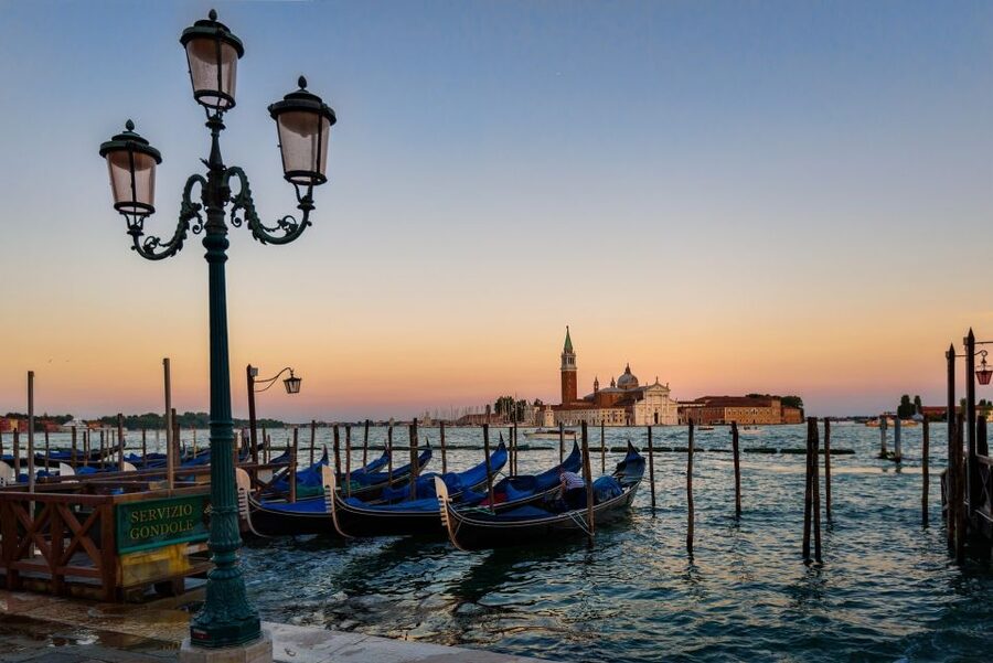 Venice: Gondola Ride and St Mark's Basilica - The morning visit needs careful timing