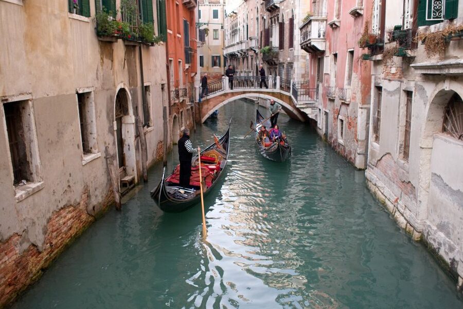 Venice: Gondola Ride and St. Mark's Basilica Tour - Why this pairing works in Venice