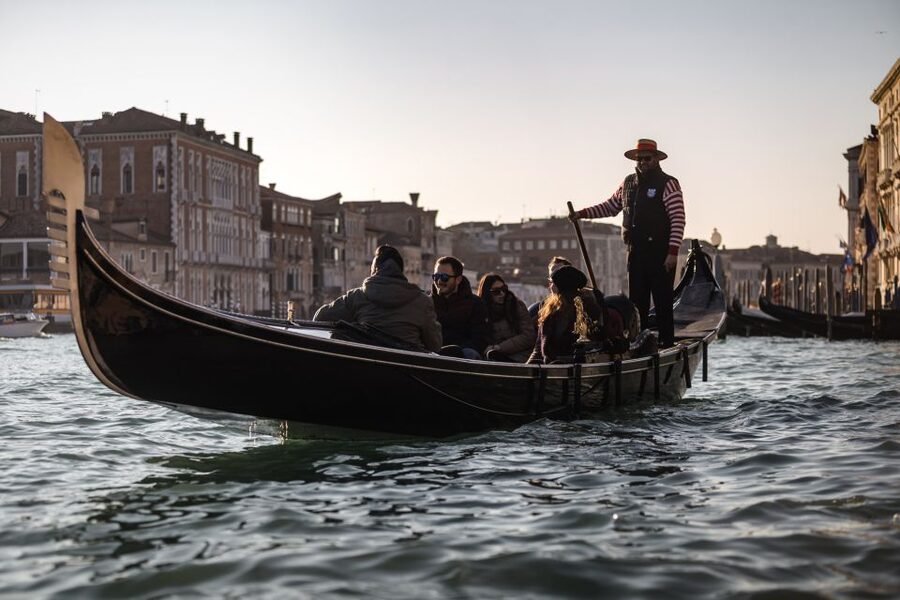 Venice: Gondola Ride & Guided Tour of St. Mark's Basilica - Meeting at Calle Larga de l’Ascension