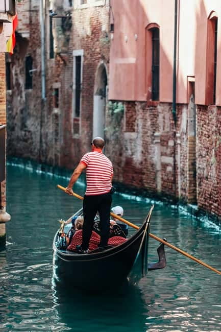 Venice: Gondola Ride under the Bridge of Sighs and Premium Audio Guide - Key points before you book