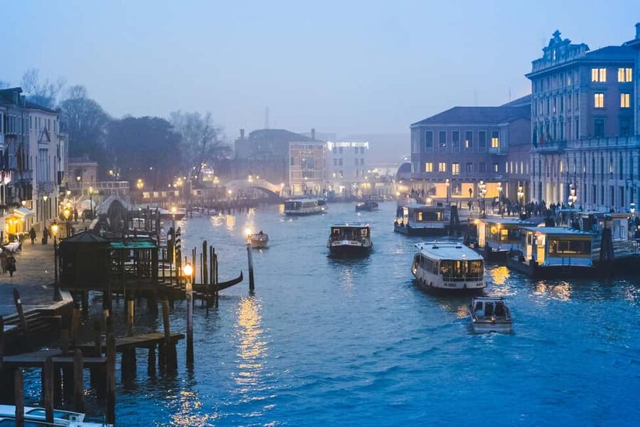 Venice: Gondola Ride under the Bridge of Sighs with Audio Guide App - Key points to know before booking