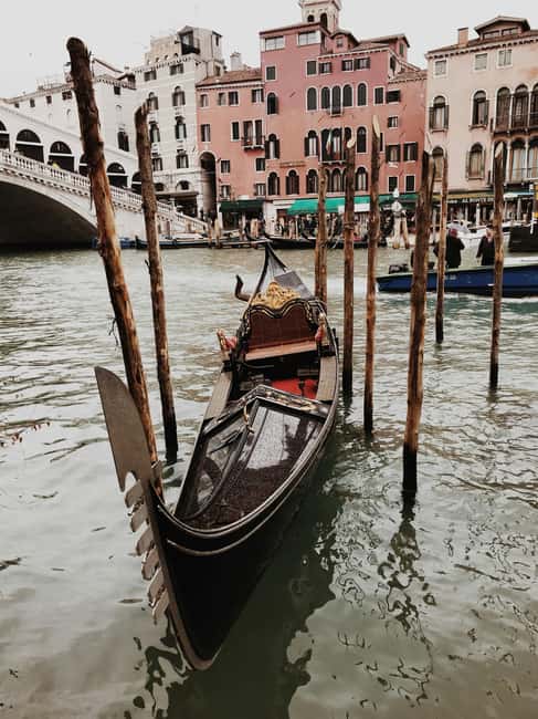 Venice: Gondola Ride under the Bridge of Sighs with Audio Guide App - Who will enjoy this Venice experience most