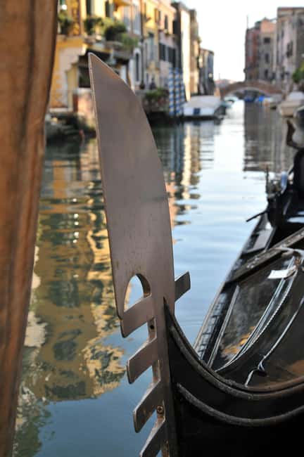 Venice: Gondola Ride under the Bridge of Sighs with Audio Guide App - Practical tips for a smoother ride