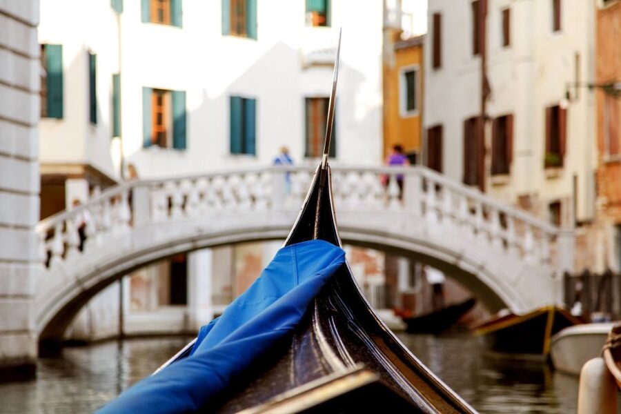 Venice: Gondola Ride with Live Guide or Audio Guide - Should you book this gondola ride?