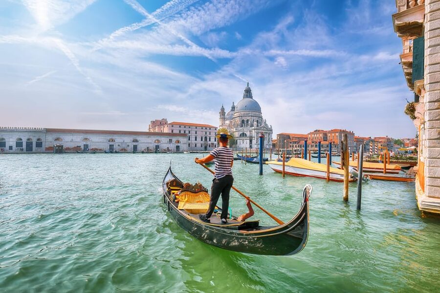 Venice: Gondola Ride with Live Guide or Audio Guide - Starting beside Madonna della Salute