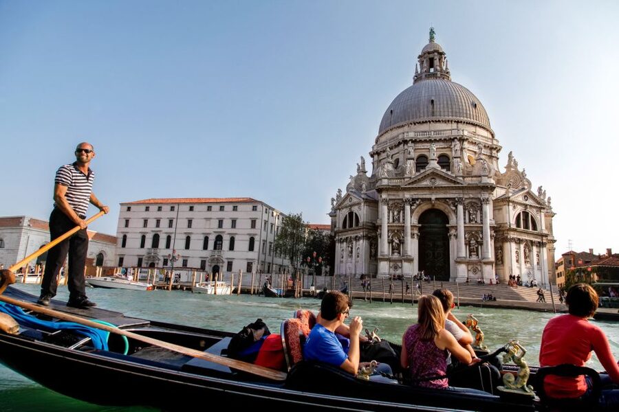 Venice: Gondola Ride with Live Guide or Audio Guide - Who will enjoy this most?