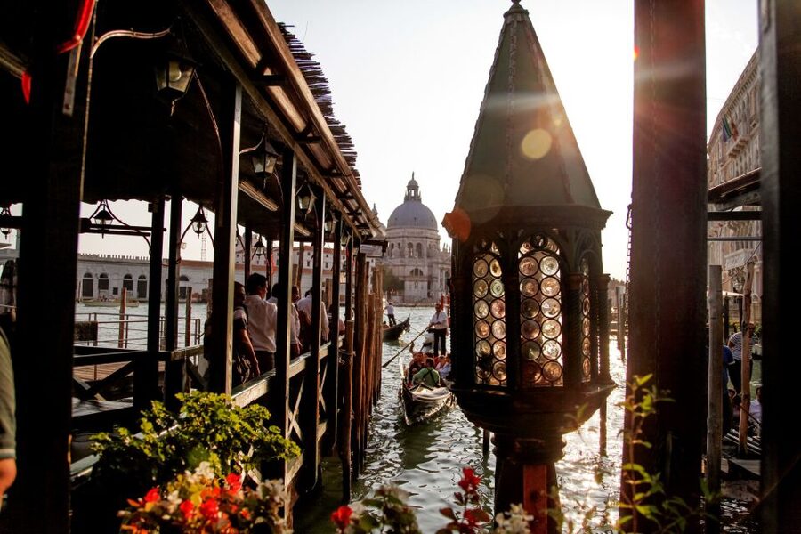 Venice: Gondola Ride with Live Guide or Audio Guide - What the 30-minute gondola ride is really like