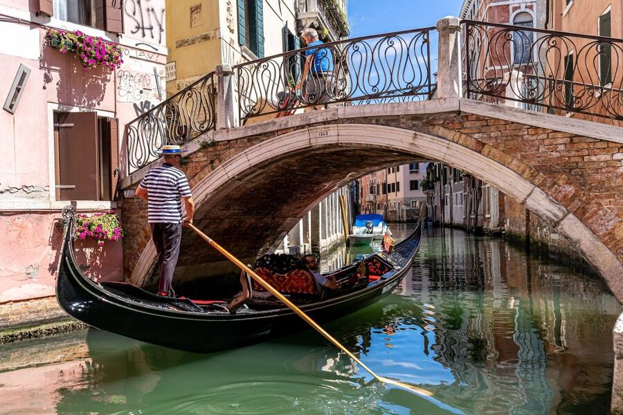 Venice: Grand Canal Gondola Experience with Live Commentary™ - Group size, seating, and sound: the practical reality