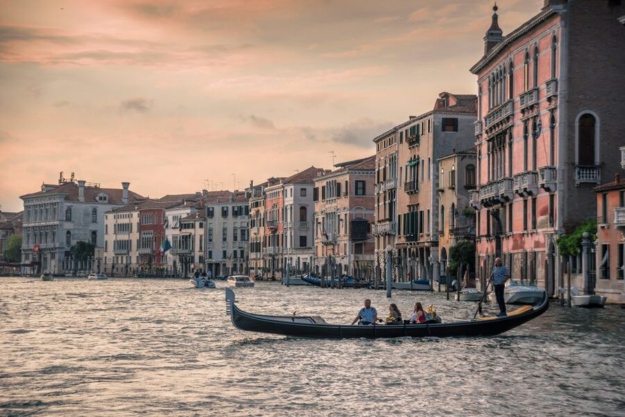 Venice: Grand Canal Gondola Experience with Live Commentary™ - Seeing the Grand Canal from the water