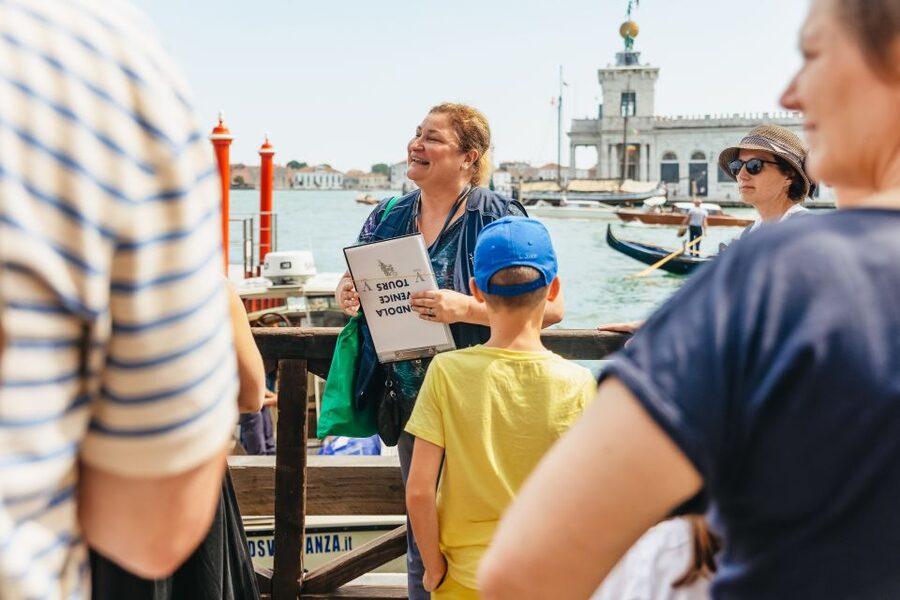 Venice: Grand Canal Gondola Ride with App Commentary - The Gondola Gallery and VR time machine
