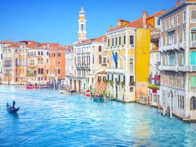 Highlights with Local Private Walking Tour & Gondola