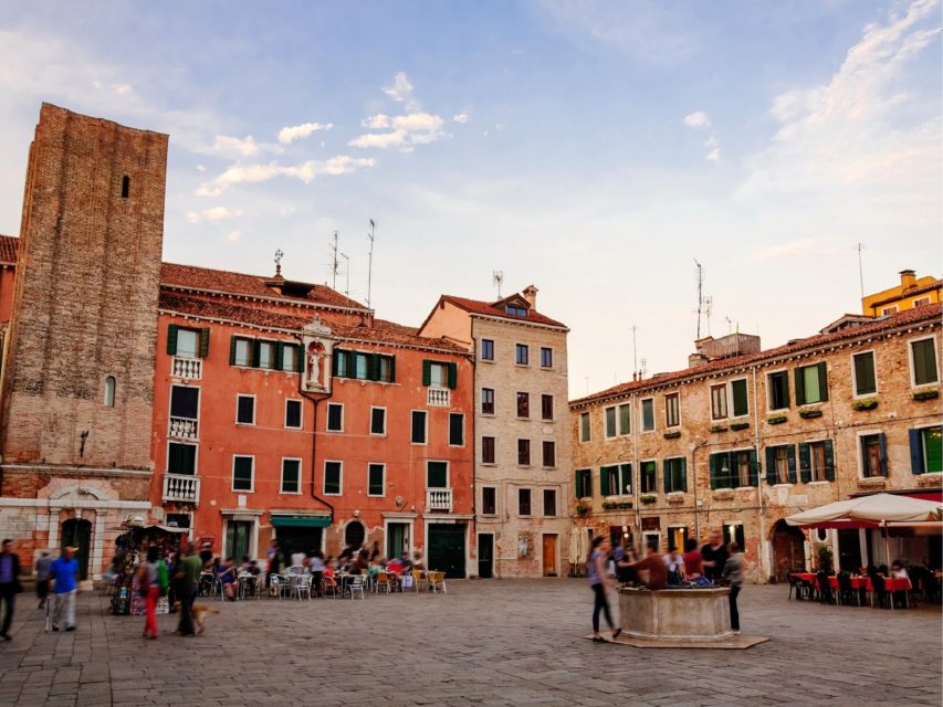 Venice: Highlights with Local Private Walking Tour & Gondola - Why the private format matters