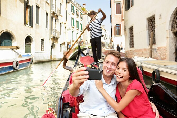Venice Highlights with Local: Private Walking Tour & Gondola Ride - Starting near Rialto at Campo San Luca
