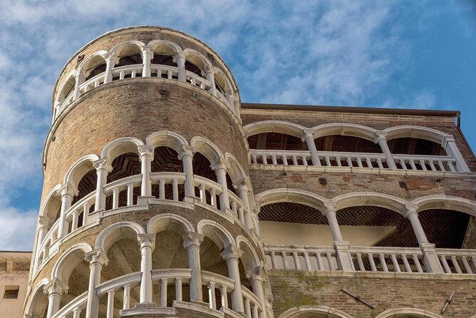 Venice Highlights with Local: Private Walking Tour & Gondola Ride - Price, pace, and who gets the best value