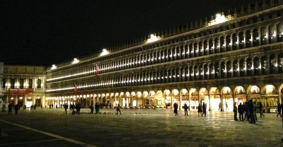 Venice: Private After Dark Tour and Gondola Ride - Ending with the Doge’s ghost at Santi Giovanni e Paolo
