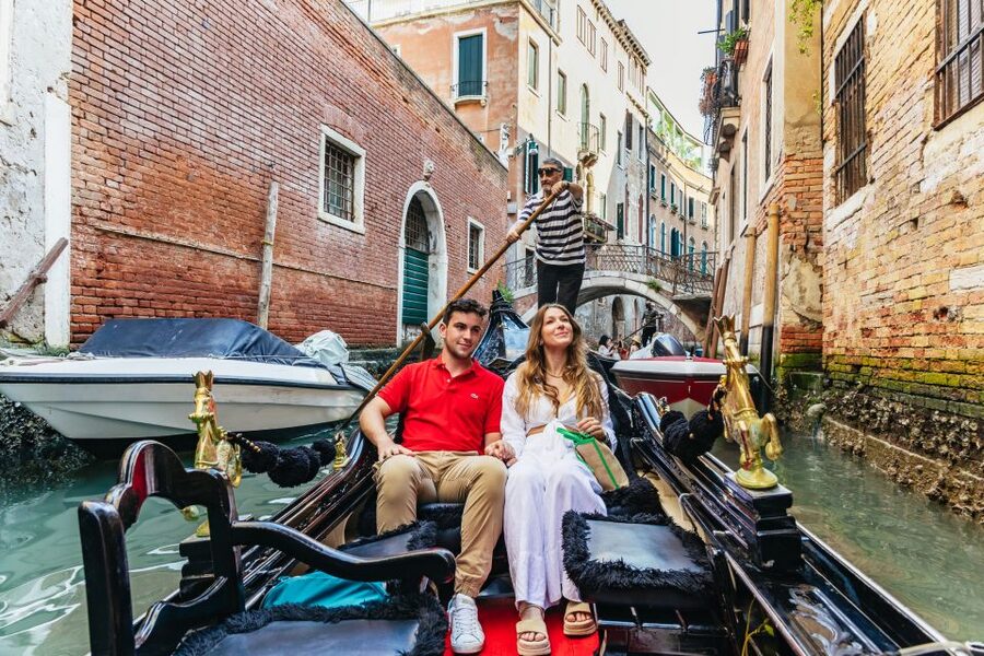 Venice: Private Crafted Gondola Ride Along Grand Canal - Commentary, singing, and what is not promised