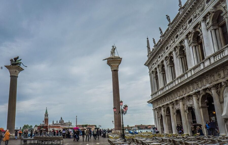 Venice: Private Evening Stroll with Gondola Ride - Key points at a glance