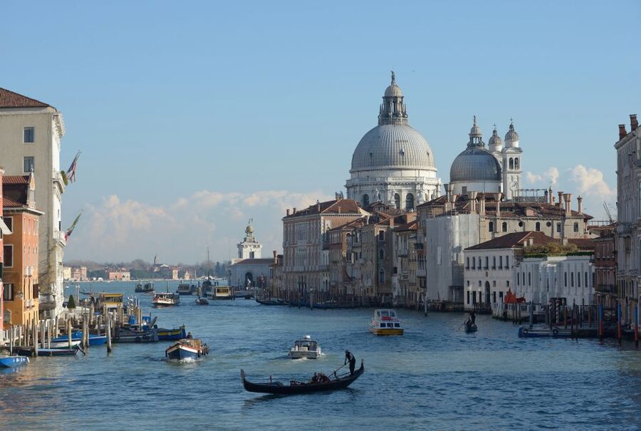 Venice: Private Evening Stroll with Gondola Ride - Timing, duration, and practical planning
