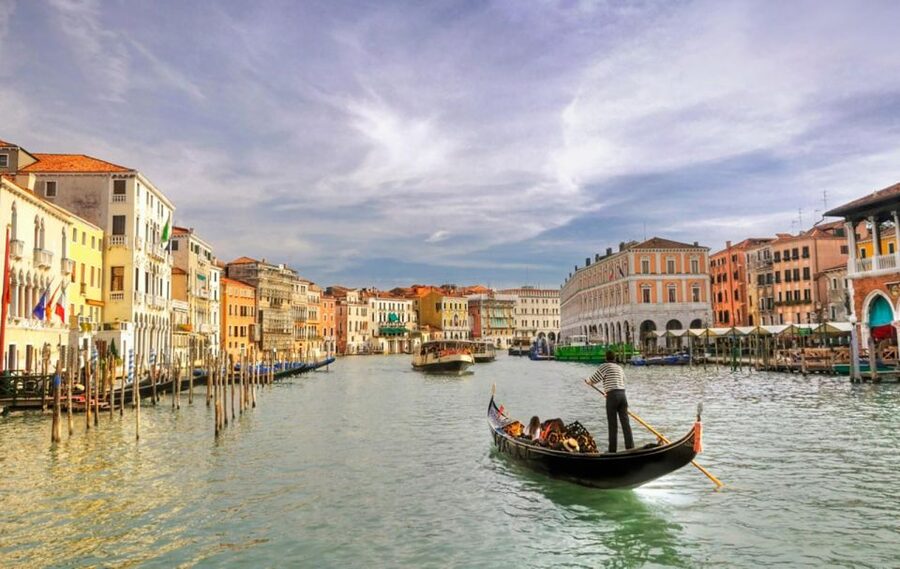 Venice: Private Gondola Cruise for up to 5 Passengers - What the 30-minute gondola route feels like