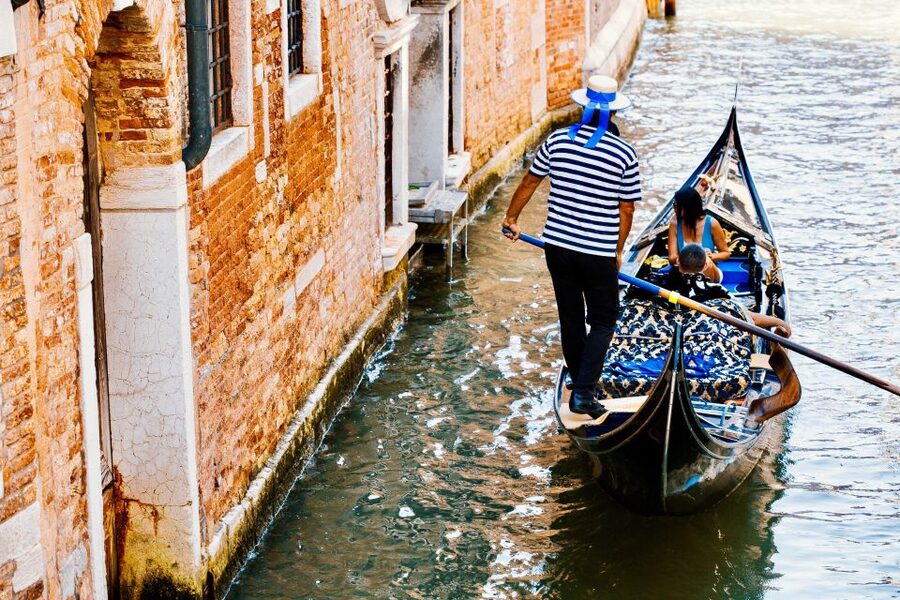 Venice: Private Gondola Ride - Teatro La Fenice and San Moisè Church