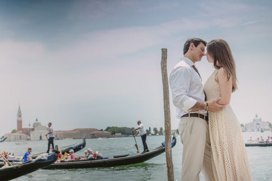 Venice: Private Gondola Ride with Photo Shoot - Who should book this experience