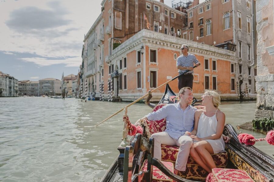 Venice: Private Gondola Ride with Photo Shoot - Starting with pickup and meeting arrangements